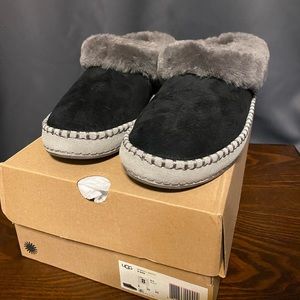 Ugg Wrin size 8 slippers NIB